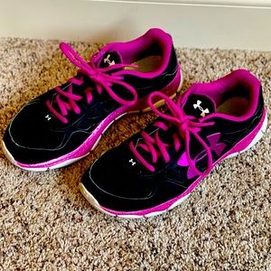 Women’s tennis shoes